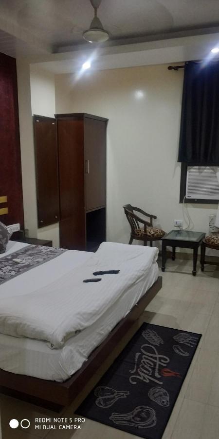 Adb Rooms Udhav Palace New Delhi Buitenkant foto