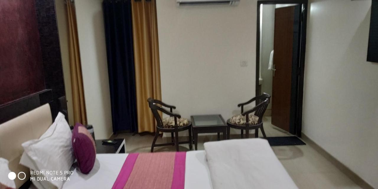 Adb Rooms Udhav Palace New Delhi Buitenkant foto