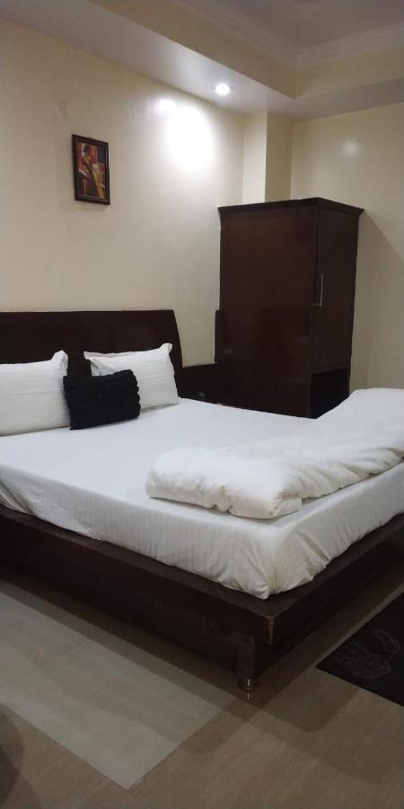 Adb Rooms Udhav Palace New Delhi Buitenkant foto