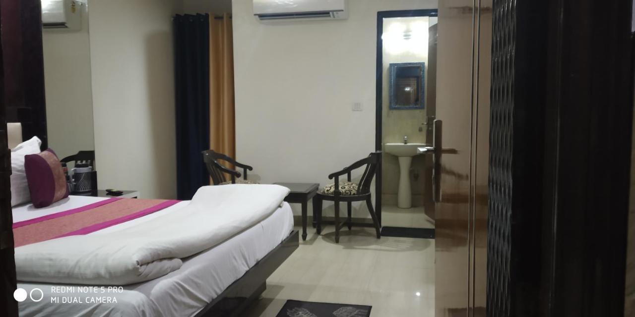 Adb Rooms Udhav Palace New Delhi Buitenkant foto