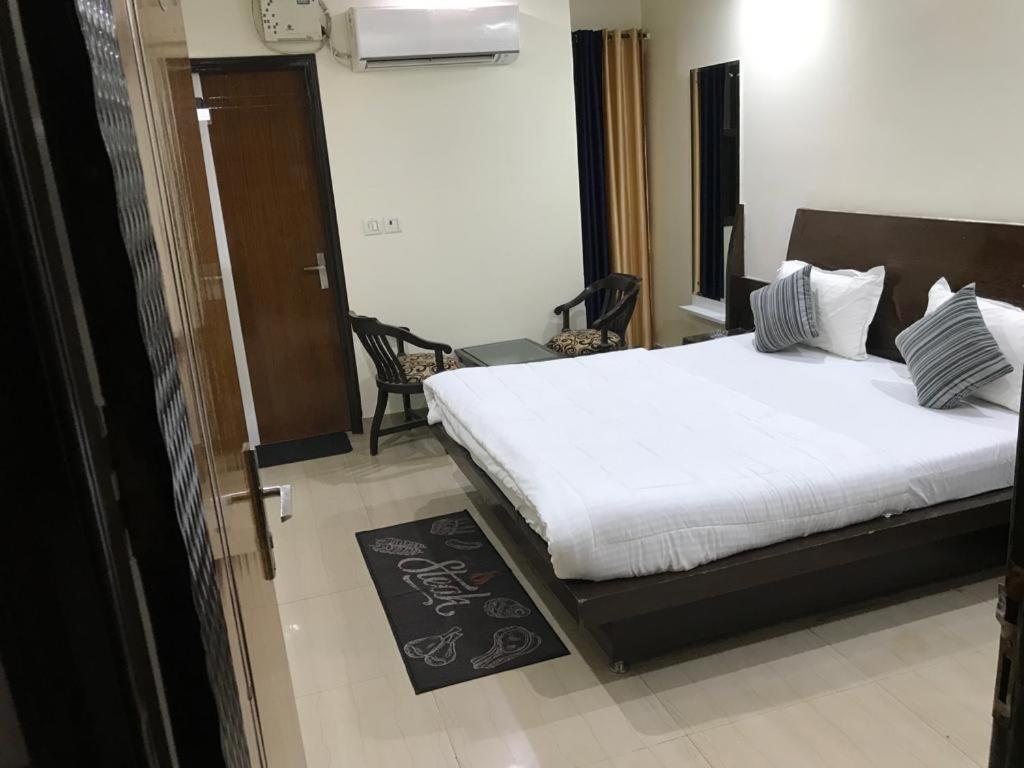 Adb Rooms Udhav Palace New Delhi Buitenkant foto