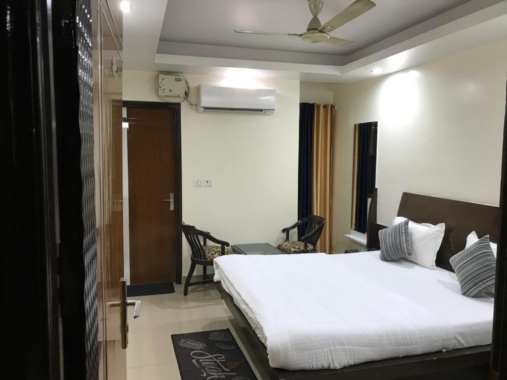 Adb Rooms Udhav Palace New Delhi Buitenkant foto