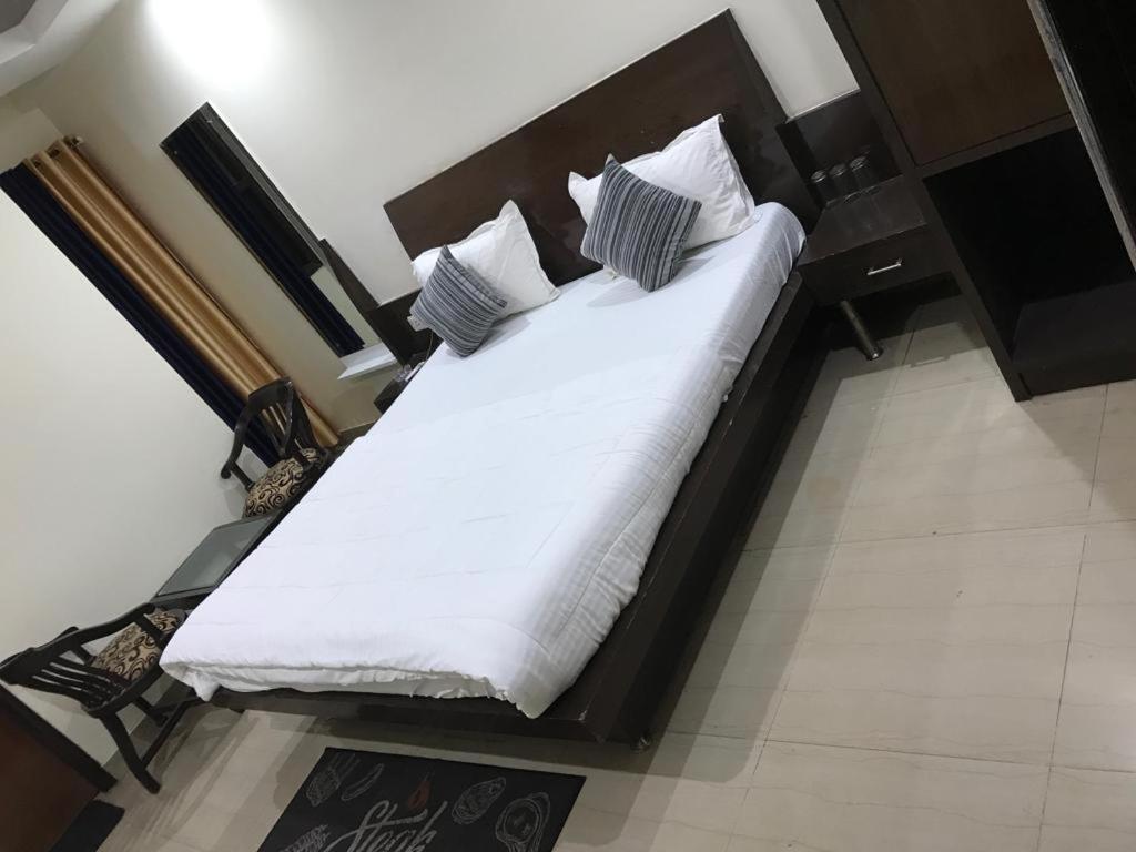 Adb Rooms Udhav Palace New Delhi Buitenkant foto